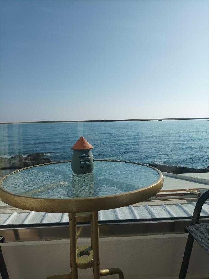 Beachfront Apartment ريثيمنو المظهر الخارجي الصورة